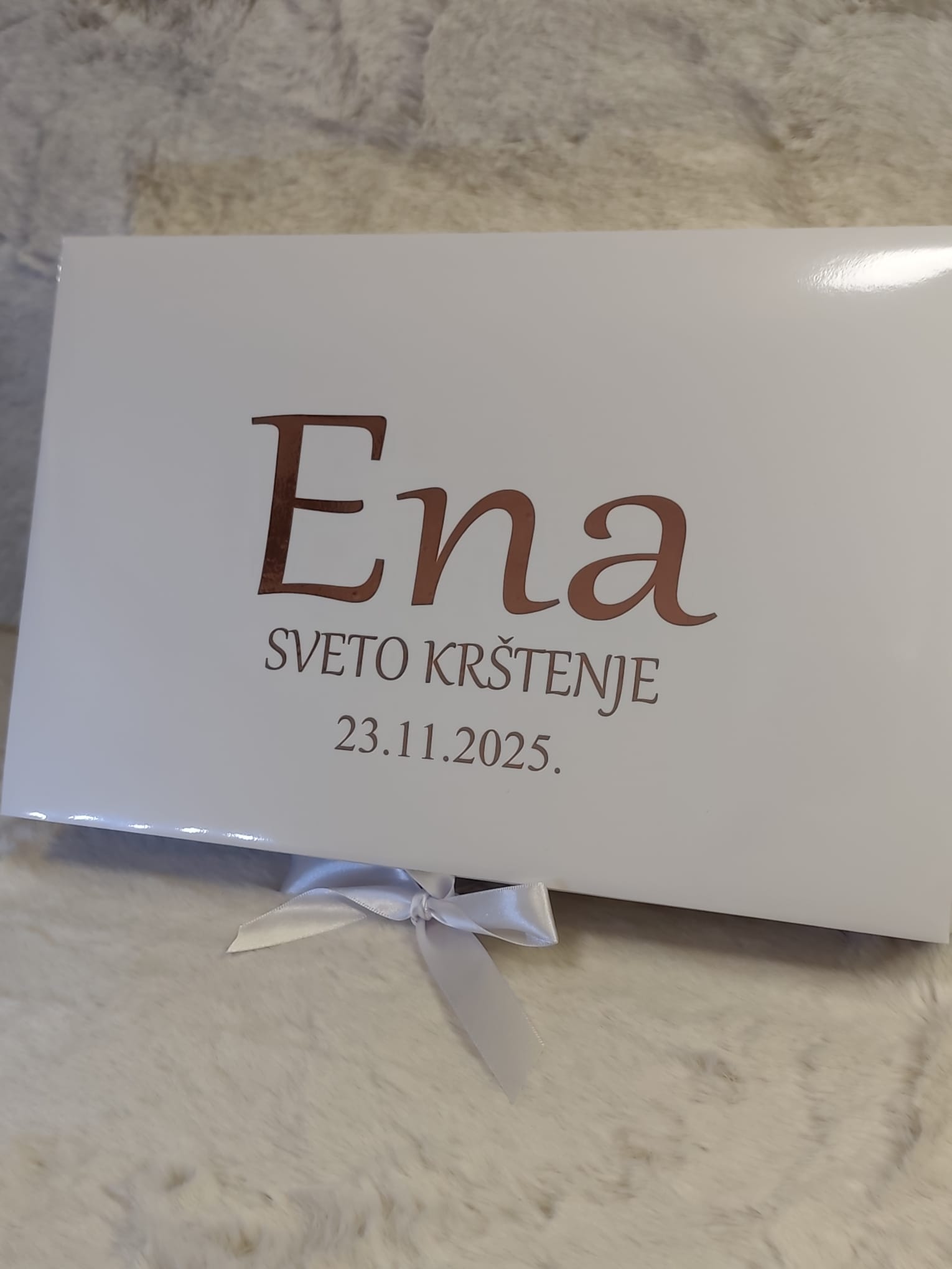 Poklon kutija s imenom Ena